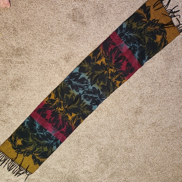 🔥Soft like Cashmere Scarf 61"x11" Leaf Print Cozy Warm - Picture 3 of 4